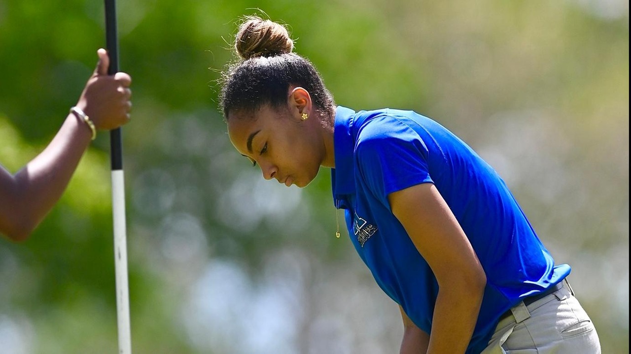 University of The Bahamas Mingoes women&rsquo;s golfer Rachel Quant putts the ball on the green at the Flamingos Women&rsquo;s Golf Club 242 Tournament, Saturday at the BGF Golf Course. (UB ATHLETICS)
