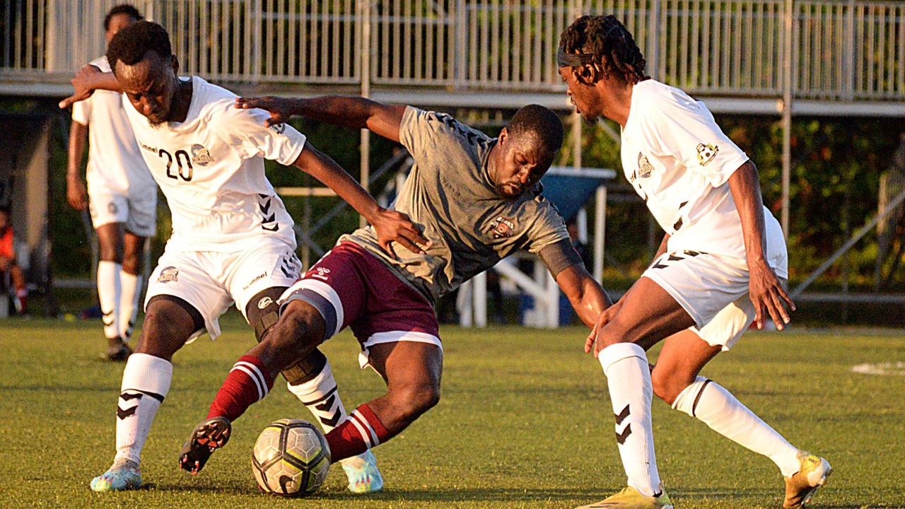 Mingoes tie with Bears in fierce match