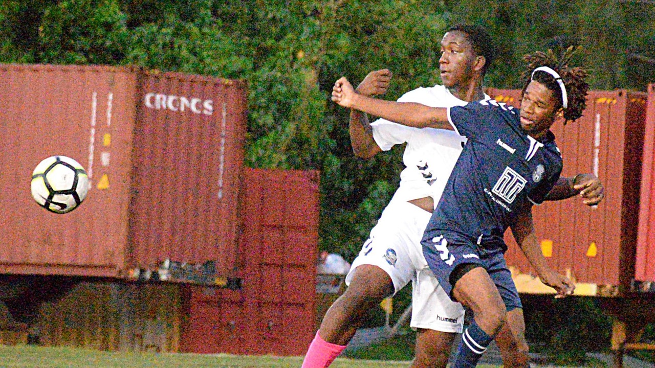 UB Mingoes men&rsquo;s soccer midfielder Junior Kelly (white 5) fights against a Renegades FC player in their match September 30, 2022. The Mingoes won the match 5-3.(UB ATHLETICS)